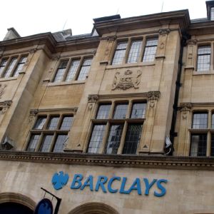 "Barclays Bank", acuzată penal pentru unele operaţiuni cu Qatarul