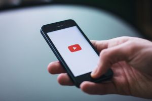 Peste un milion de minute de educaţie financiară urmărite de investitori pe canalul de YouTube al BVB