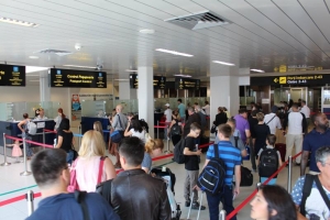 Pe aeroportul Henri Coandă, zborurile au întârzieri de aproximativ două ore 