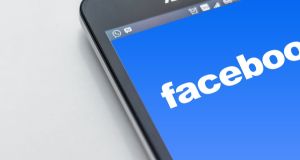 Acţiunile Facebook continuă să scadă după anunţarea unei investigaţii din partea autorităţii de protecţie a consumatorilor