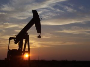 Arabia Saudită - Rusia, o nouă alianţă pe piaţa petrolului