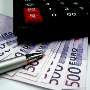 Iranul înlocuieşte dolarul cu euro