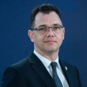 Radu Ştefan Oprea: "Până în prezent, peste 1.900 de dosare complete de decont au fost depuse la Agenţiile pentru IMM, Atra-gere de Investiţii şi Promovare Export, dintre care peste 1.300 reprezintă deconturi aprobate". 