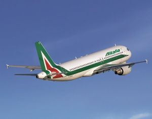 Italia extinde termenul limită pentru vânzarea Alitalia