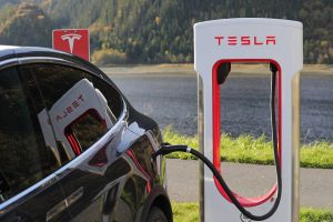 Tesla, pierdere record în T1