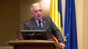 Mugur Isărescu