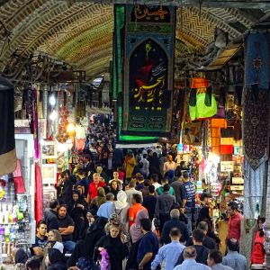 Grevă şi ciocniri cu forţele de ordine în Bazarul din Teheran 