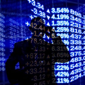 Analist S&P, pus sub acuzare pentru insider trading