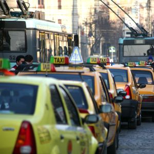 Gabriela Firea pregăteşte condiţii drastice pentru taximetriştii din Capitală