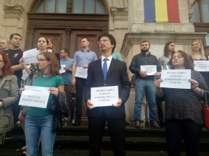 Magistraţii protestează acum la Curtea de Apel Bucureşti