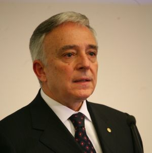 Mugur Isărescu