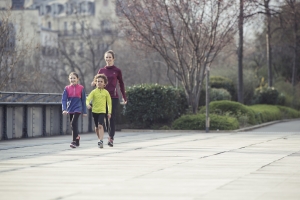  Decathlon te provoacă la mers sportiv