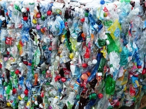 Plasticul va susţine cererea mondială de petrol până în 2050