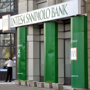 Intesa Sanpaolo SpA - profit trimestrial peste estimările analiştilor