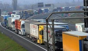 Transportatorii anunţă proteste