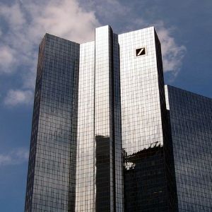 Deutsche Bank îşi apără angajaţii investigaţi