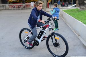 UE va introduce tarife definitive pentru bicicletele electrice din China