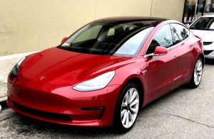 "Tesla" elimină 7% din personal