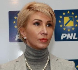 Raluca Turcan: "Lipsa bugetului se traduce în pierderi directe pentru fiecare cetăţean român, un atentat la stabilitatea mediului de afaceri din ţară şi o piedică puternică pentru modernizarea ţării.