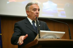 Mugur Isărescu