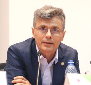 Virgil Popescu: "Liviu Drag-nea vrea să arate în continuare că este stăpânul absolut al Guvernului şi arată tuturor părţilor că el va decide ce companii vor intra în acest fond ". 