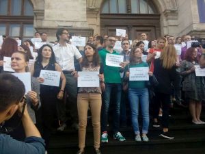 Reprezentanţii elevilor, studenţilor şi tinerilor condamnă OUG 7