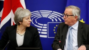 Theresa May şi Jean-Claude Juncker (Sursă foto: Twitter)