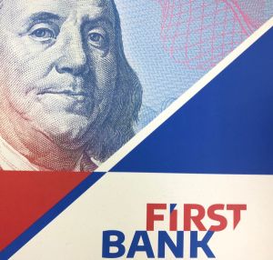 Sindicatul din cadrul First Bank pichetează sediul din Capitală