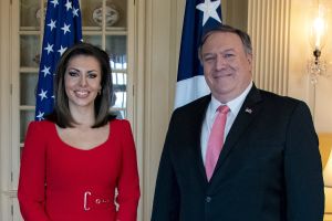 Morgan Ortagus şi Mike Pompeo (Sursă foto: Twitter)