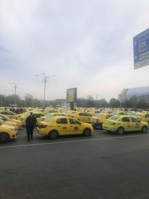 Peste 1.500 de taxiuri s-au adunat pentru protest