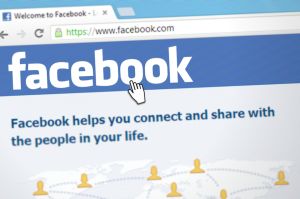 Facebook a salvat 1,5 milioane de adrese de e-mail fără ca utilizatorii să ştie