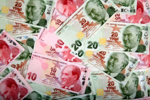 Surse: Băncile din Turcia nu se grăbesc să-şi vândă creditele cu probleme