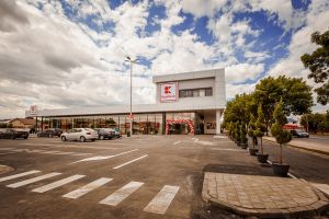 Kaufland România deschide mâine două noi hipermarket-uri 