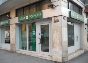 Intesa îi cere Guvernului italian să evite un nou conflict cu UE