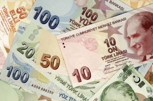 Lira turcească se depreciază 