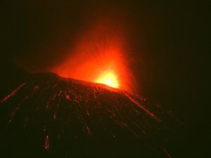  Italia - Vulcanul Etna a erupt din nou