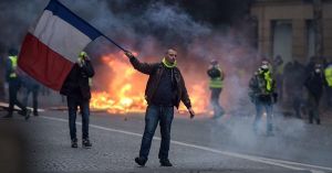 Protestele "vestelor galbene" în Franţa au generat o creştere a insolvenţelor