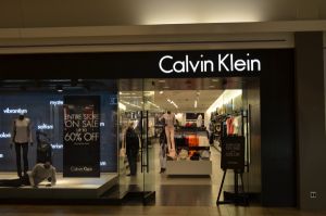 Calvin Klein, acord de distribuţie şi franciză cu Sarkk