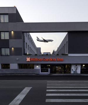 Hotelul Hilton Garden Inn, amplasat în incinta Aeroportului Henri Coandă