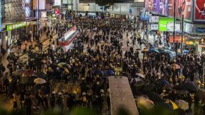 Manifestaţiile continuă la Hong Kong, unde disensiunile se adâncesc