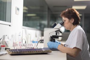 MedLife achiziţionează primul laborator de anatomie patologică