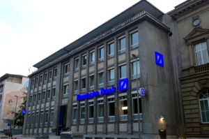 Surse: Deutsche Bank a finalizat acordul pentru transferul unor angajaţi la BNP