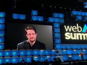 Snowden denunţă "puterea implacabilă" a giganţilor web-ului 