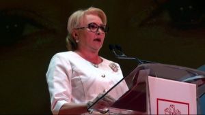 Viorica Dăncilă îl cheamă pe Klaus Iohannis la dezbatere printr-o scrisoare deschisă