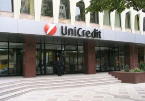 UniCredit Italia va disponibiliza 8.000 de angajaţi