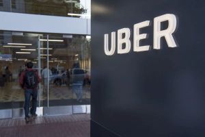 Uber ar putea oferi servicii de curierat pentru alte afaceri de comerţ cu amănuntul