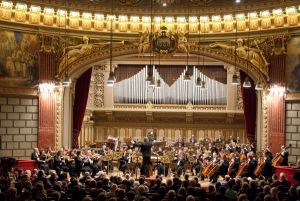 Dirijorul Jin Wang şi violonistul Alexandru Tomescu, în deschiderea Anului Beethoven la Filarmonica "George Enescu"