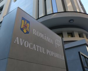 CCR amână pronunţarea în cazul sesizării Avocatului Poporului pe tema modificărilor aduse Codului administrativ