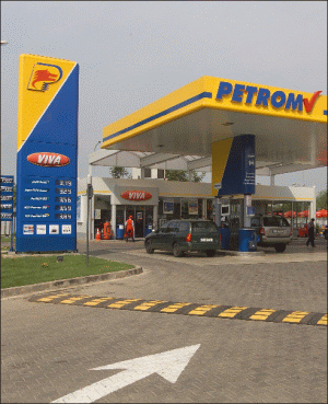 Preţul carburanţilor scade sub 3 lei, pentru prima dată în ultimii doi ani