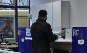 Deputaţii votează mâine amânarea ratelor şi reechilibrarea contractelor de credit